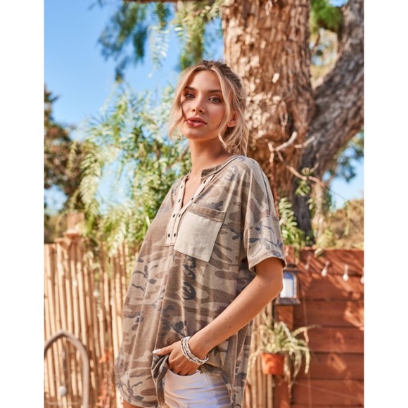 V-Neck Camo Tee Leggings Top Oversized Tees Basic Casual Women’s Tops - Picture 4 of 9